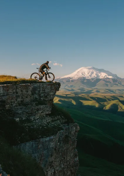 Mountain bike no alto da serra (exemplo)