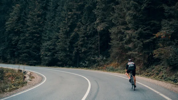 Ciclismo na estrada da mata (exemplo)