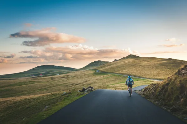 Pedal com vista para as montanhas (exemplo)